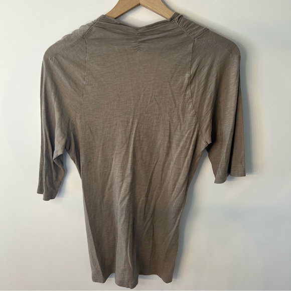 Deletta from Anthropologie Women’s Brown Short Sleeve V-Neck Tee, Size Large - Picture 5 of 8